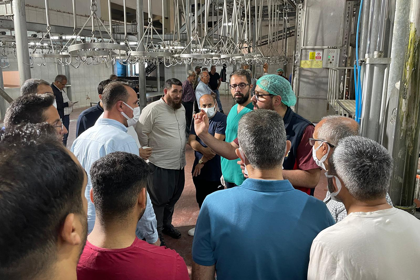 Malatya Büyükşehir Belediyesinden uygulamalı kurban kesimi eğitimi Malatya Büyükşehir Belediyesinden uygulamalı kurban kesimi eğitimi