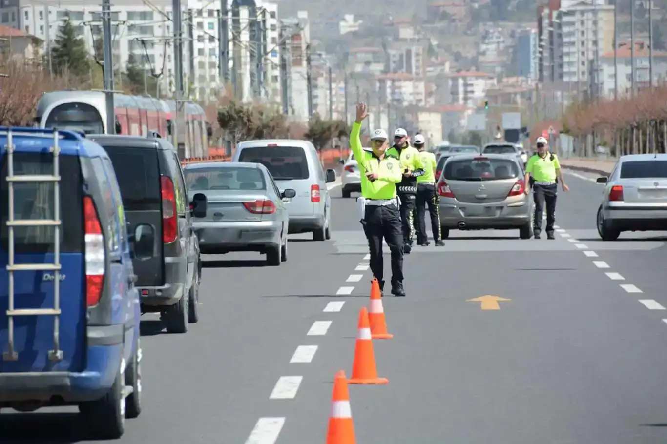 Trafik cezaları artırılıyor Trafik cezaları artırılıyor