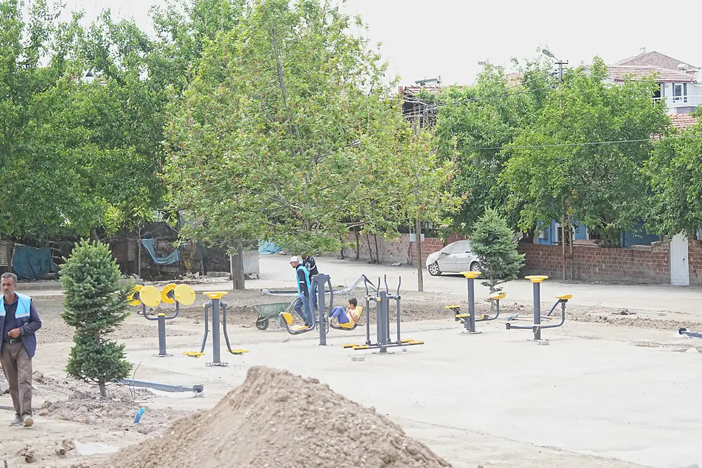 Battalgazi Belediyesi'nden park ve yol düzenlemesi Battalgazi Belediyesi'nden park ve yol düzenlemesi