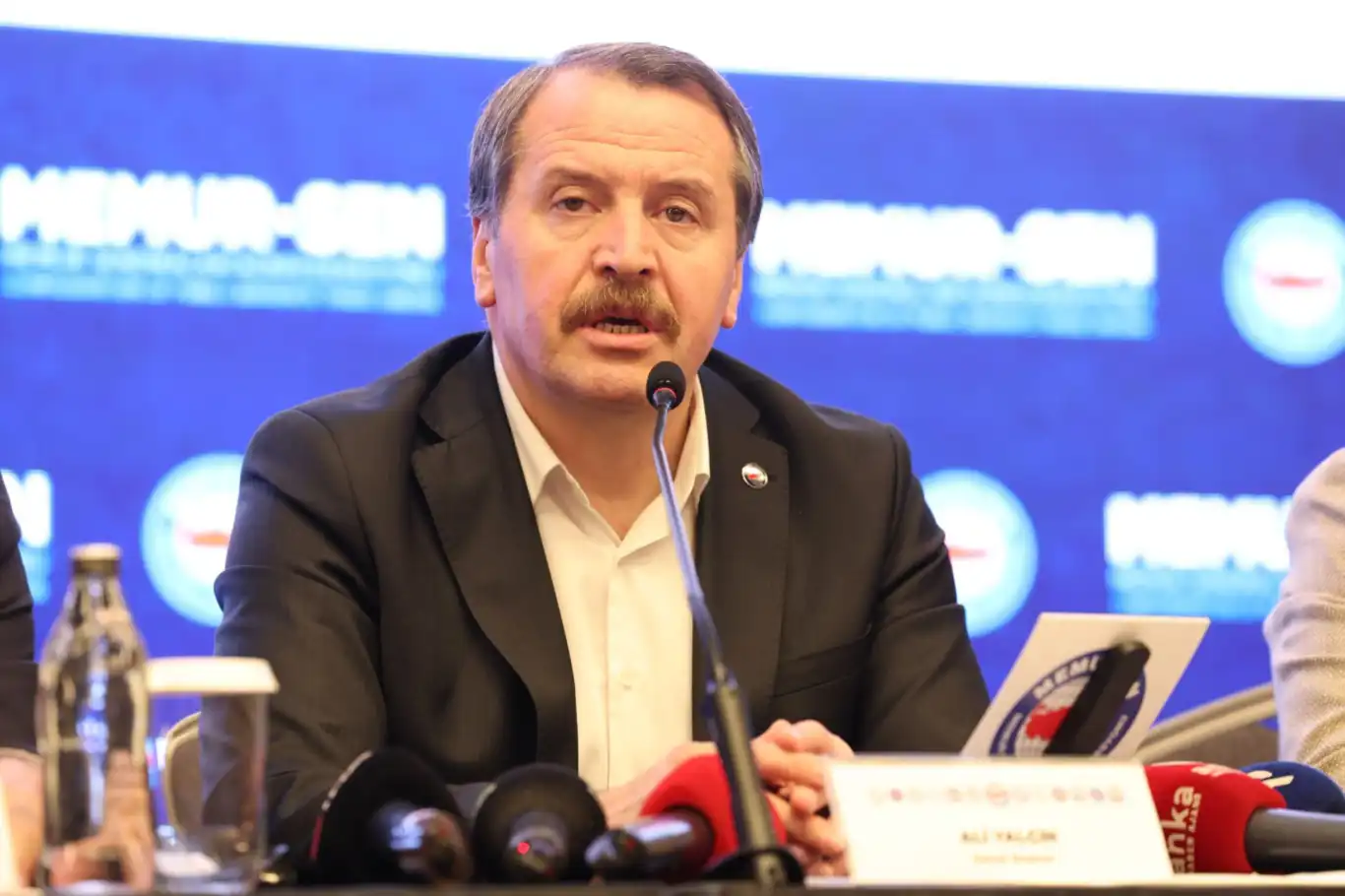 Memur-Sen: Koruyucu giyim kazanımımıza müdahale edilemez!