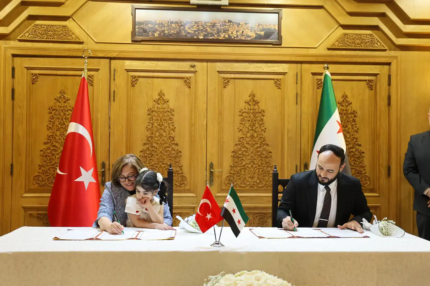 Halep ile Gaziantep, "Kardeş Şehir" oldular Halep ile Gaziantep, "Kardeş Şehir" oldular