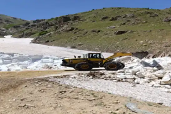 Bingöl'de kar nedeniyle kapanan yol mayıs sonunda açıldı