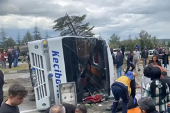 Li Ispartayê mînîbûs qulipî: 16 birîndar