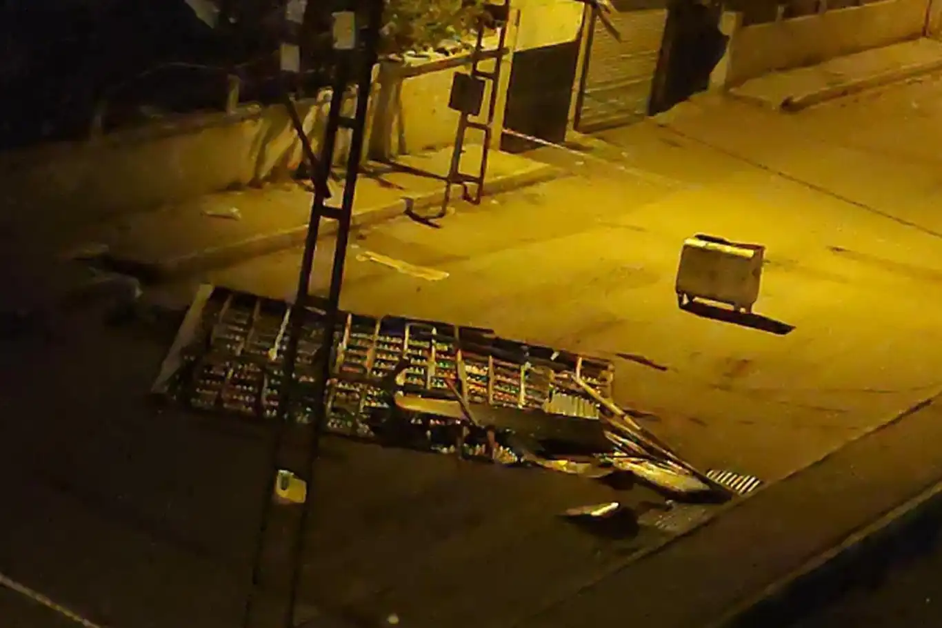 Van'da fırtına maddi hasara yol açtı Van'da fırtına maddi hasara yol açtı