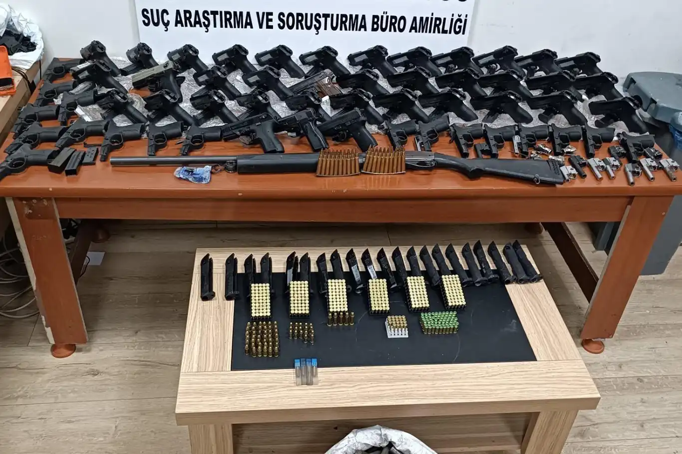 Gaziantep'te çok sayıda silah ele geçirildi Gaziantep'te çok sayıda silah ele geçirildi