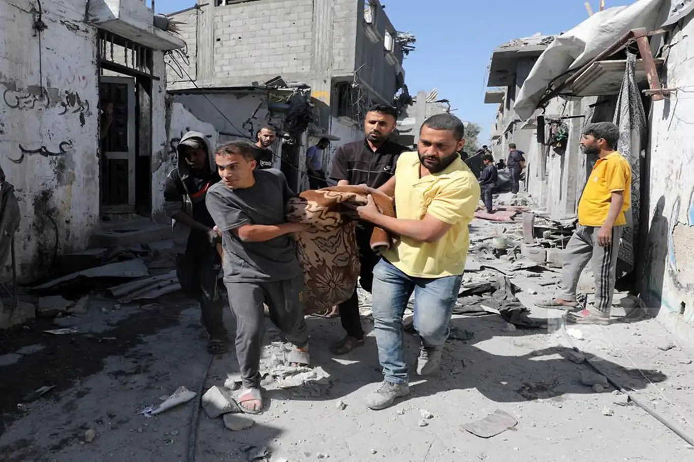 Gazze'de katliamın sınırı yok: 13 şehit Gazze'de katliamın sınırı yok: 13 şehit