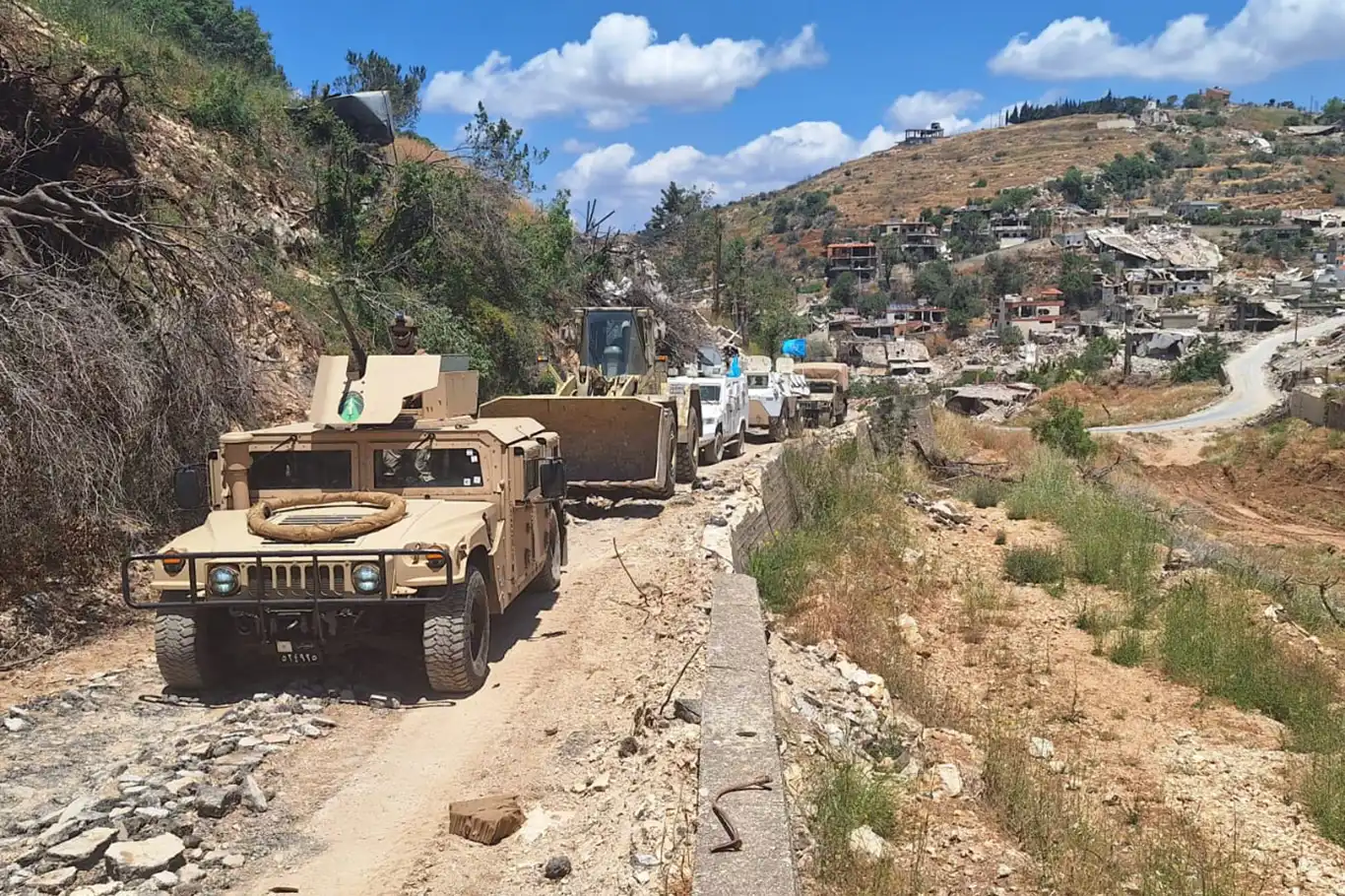 Ateşkes anlaşmasına yeni ihlaller: İşgal rejiminden Güney Lübnan'a şiddetli hava saldırıları Ateşkes anlaşmasına yeni ihlaller: İşgal rejiminden Güney Lübnan'a şiddetli hava saldırıları