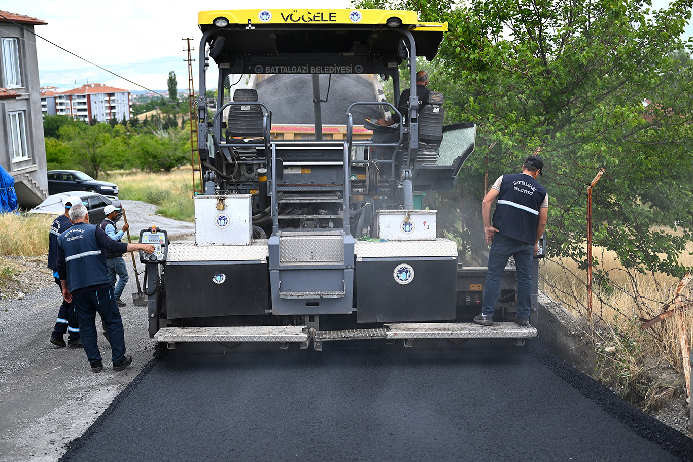 Battalgazi Belediyesi'nden sıcak asfalt hizmeti