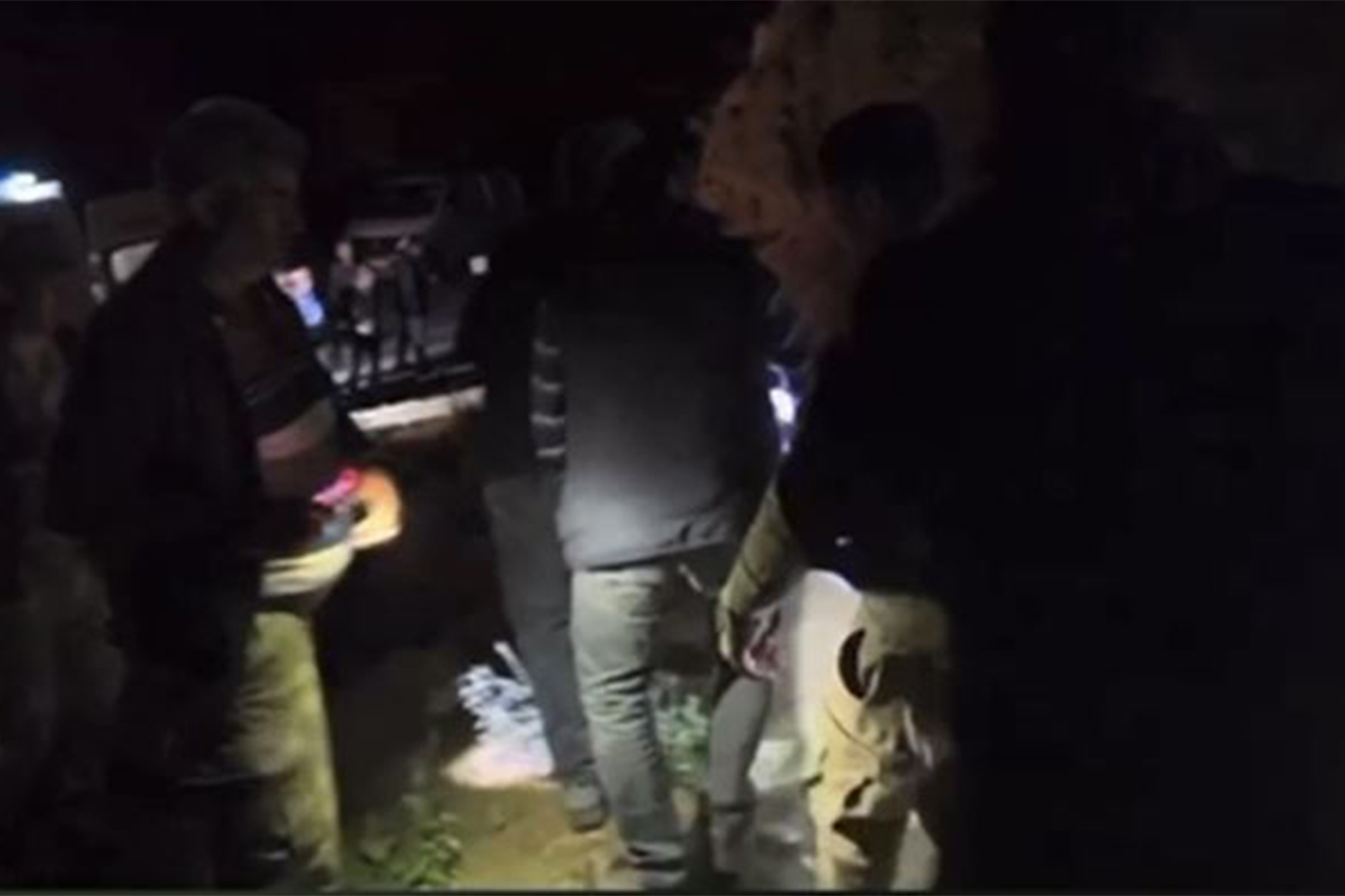 Elazığ'da otomobil uçuruma yuvarlandı: 2 ölü 1 yaralı Elazığ'da otomobil uçuruma yuvarlandı: 2 ölü 1 yaralı
