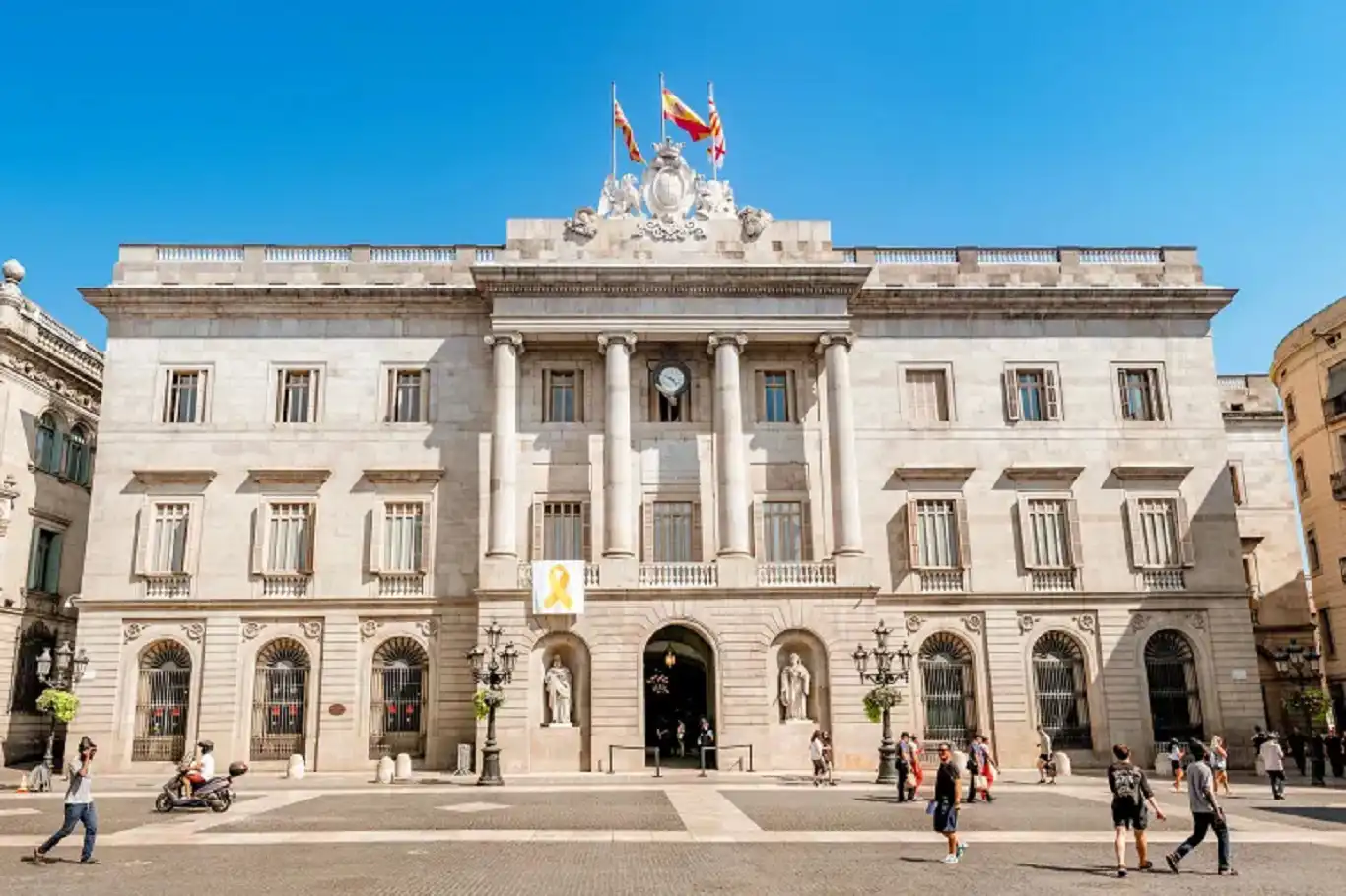 مدينة برشلونة الإسبانية تقطع علاقاتها مع الكيان الصهيوني مدينة برشلونة الإسبانية تقطع علاقاتها مع الكيان الصهيوني