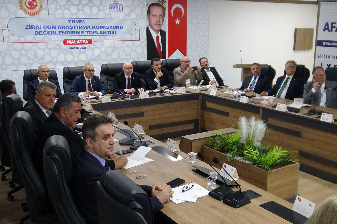 TBMM Zirai Don Araştırma Komisyonu Malatya'da bir araya geldi TBMM Zirai Don Araştırma Komisyonu Malatya'da bir araya geldi
