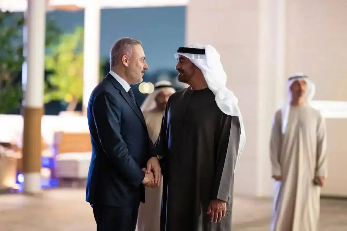وزير الخارجية التركي هاكان فيدان يزور الإمارات لبحث التطورات في غزة وسوريا وتعزيز التعاون الثنائي وزير الخارجية التركي هاكان فيدان يزور الإمارات لبحث التطورات في غزة وسوريا وتعزيز التعاون الثنائي