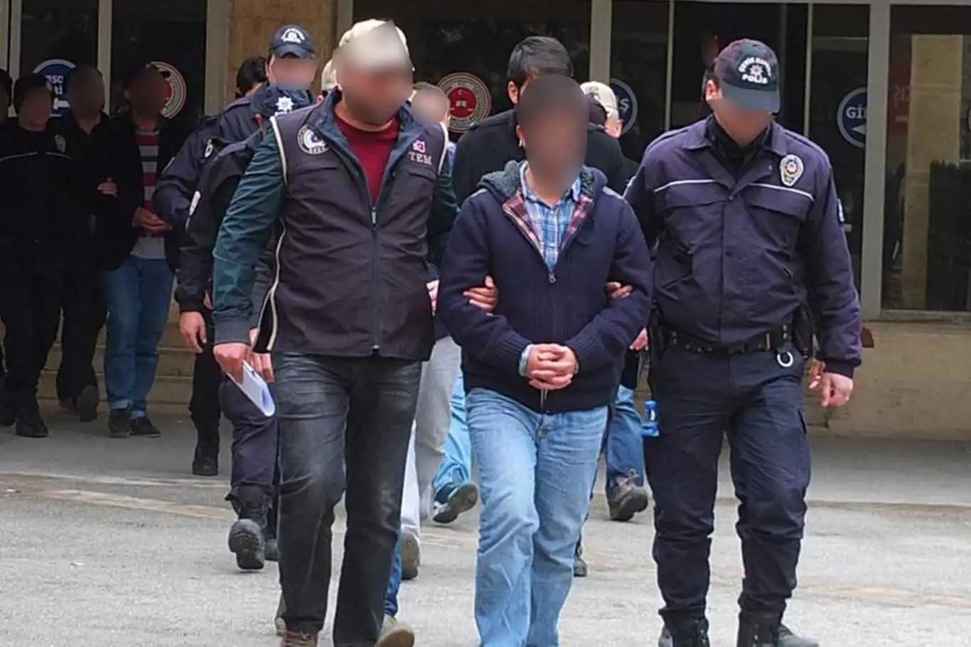 Türkiye detains 208 FETÖ suspects in nationwide crackdown Türkiye detains 208 FETÖ suspects in nationwide crackdown