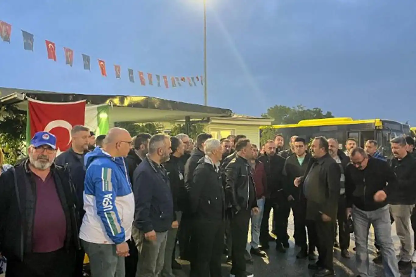 Bursa'da toplu taşıma çalışanları, görüşmelerin sonuçsuz kalmasıyla greve gitti