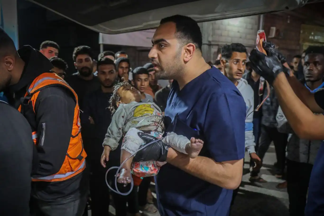 Siyonist rejimden sivillerin sığındığı okula saldırı: En az 30 şehit, 100'e yakın yaralı Siyonist rejimden sivillerin sığındığı okula saldırı: En az 30 şehit, 100'e yakın yaralı