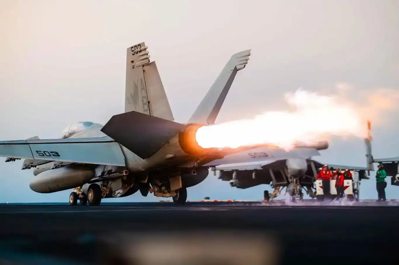 خلال أسبوع..سقوط ثاني طائرة F/A-18 من على متن حاملة الطائرات الأمريكية "ترومان" خلال أسبوع..سقوط ثاني طائرة F/A-18 من على متن حاملة الطائرات الأمريكية "ترومان"