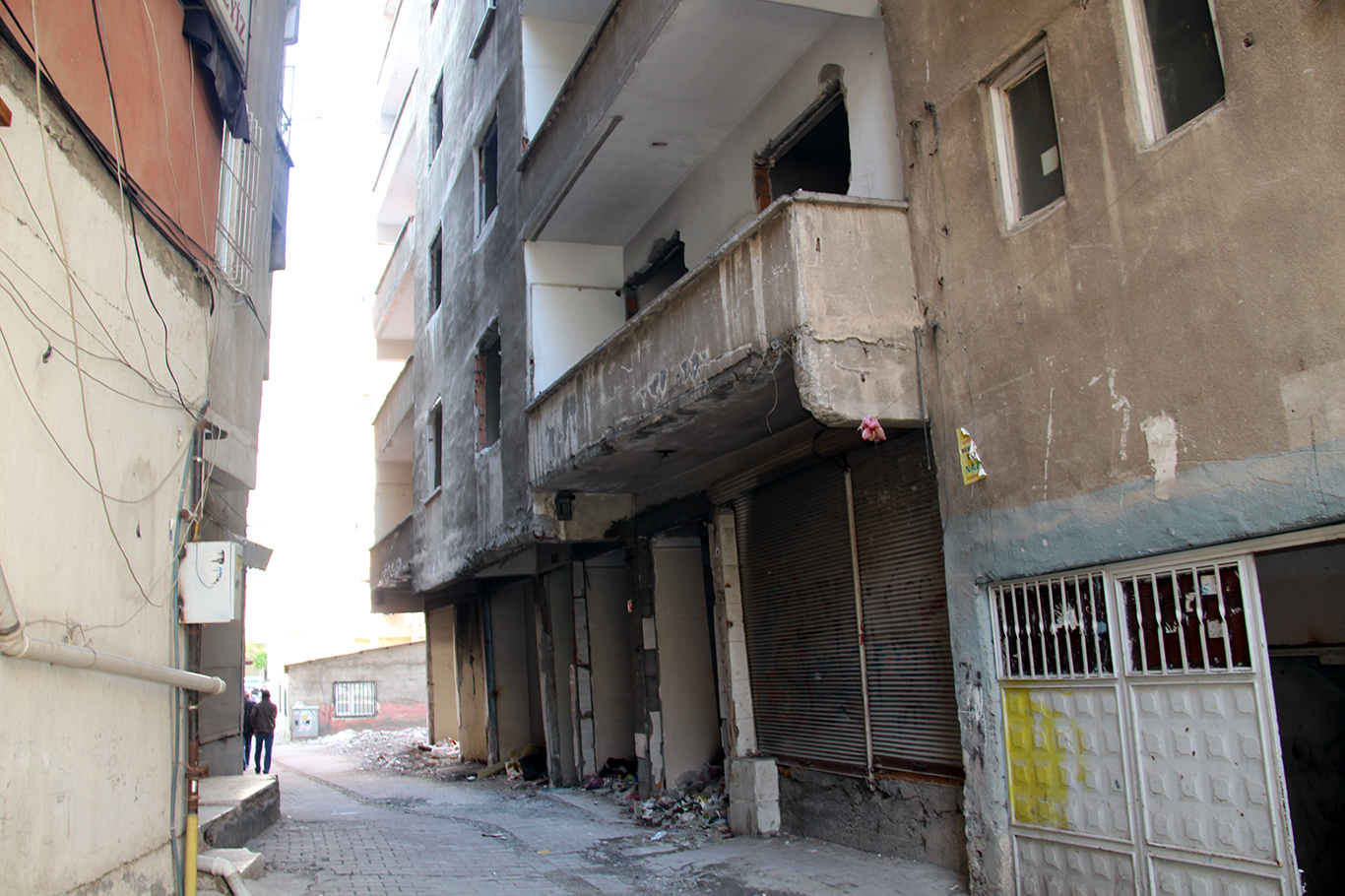 Diyarbakırlılar: Yıkın artık bu binaları, korkuyoruz!