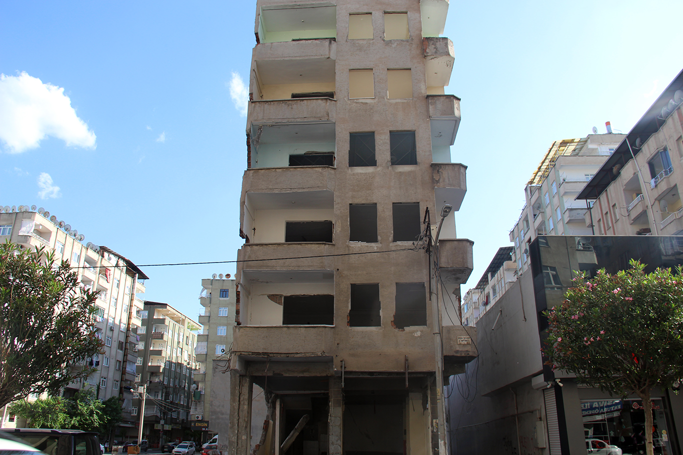 Diyarbakırlılar: Yıkın artık bu binaları, korkuyoruz!