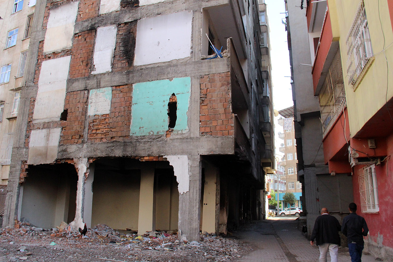Diyarbakırlılar: Yıkın artık bu binaları, korkuyoruz!