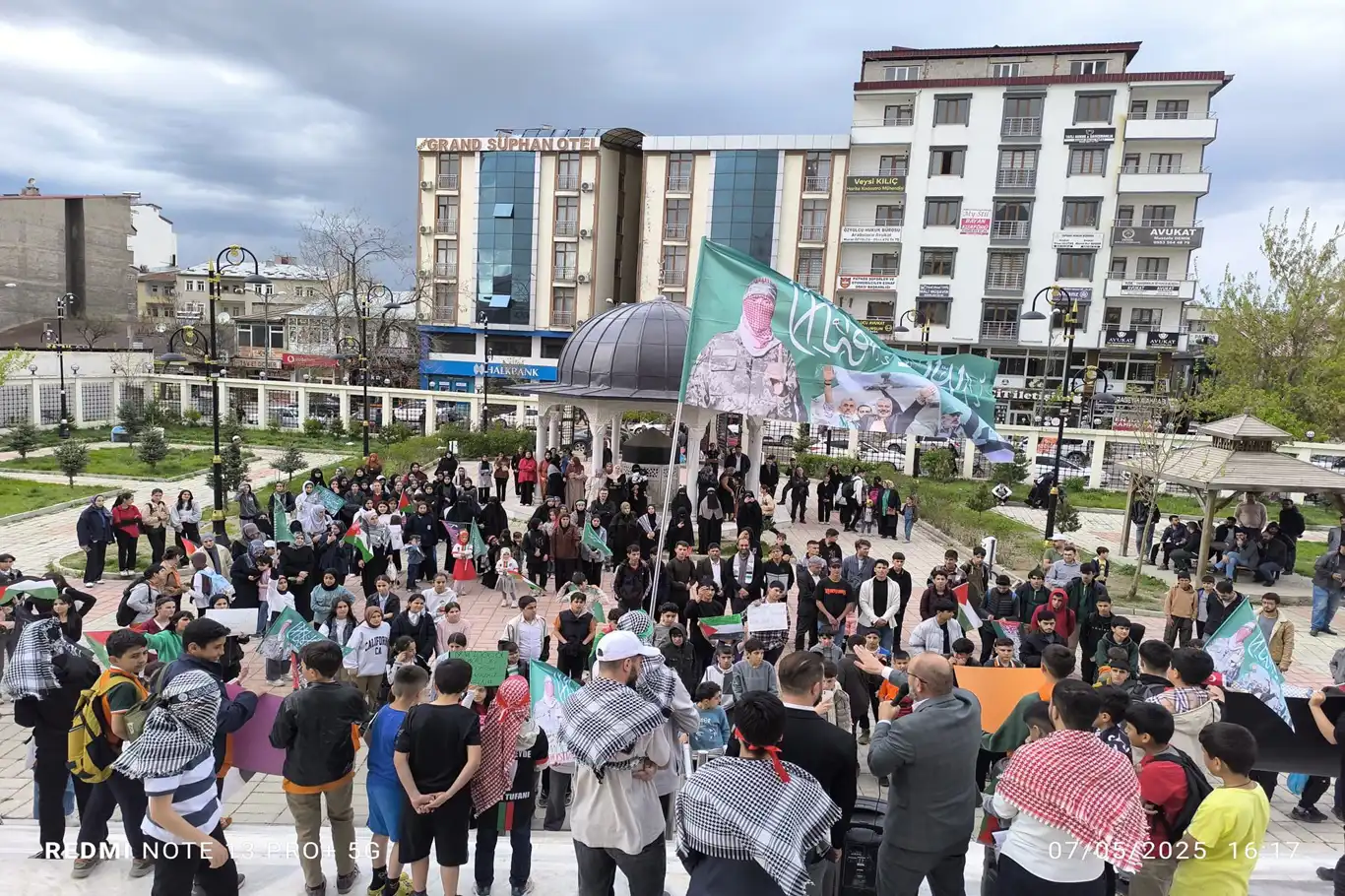 Gazze'de devam eden soykırıma karşı Patnoslular yürüyüş gerçekleştirdi