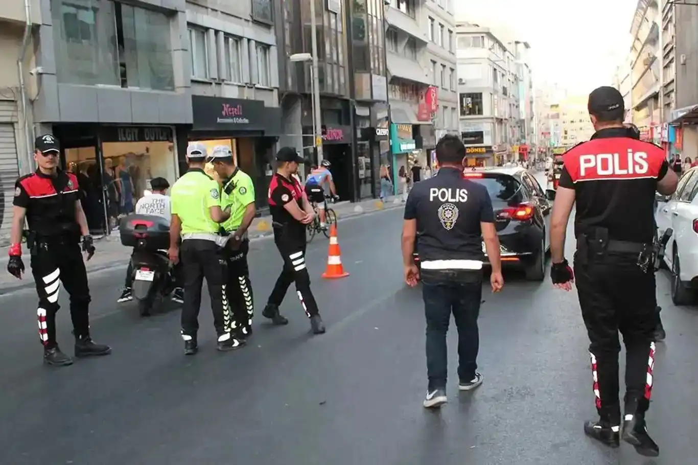 "Huzur İstanbul" uygulaması: 982 gözaltı "Huzur İstanbul" uygulaması: 982 gözaltı