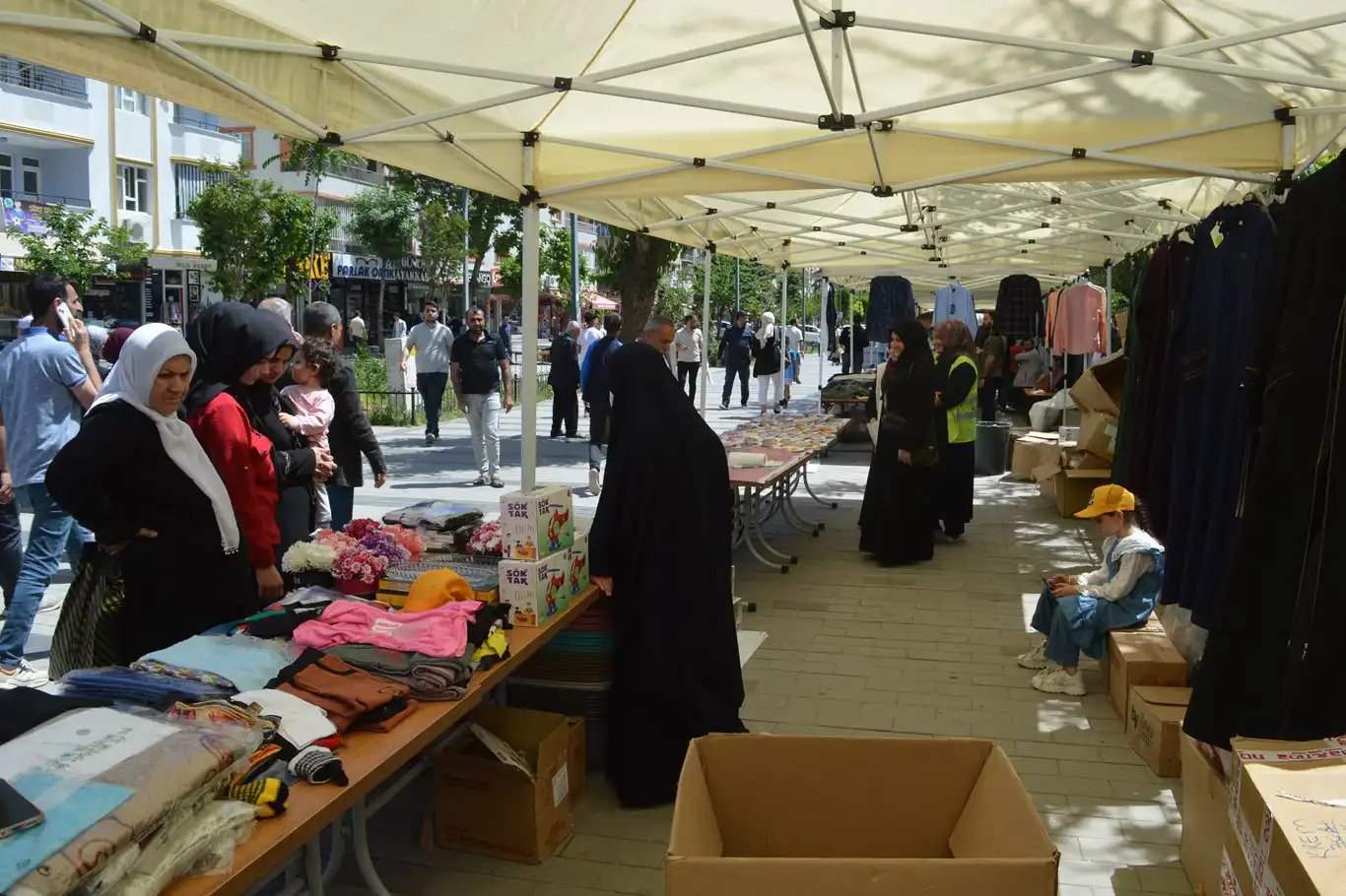 Siirt Umut Kervanı Derneği'nden yetim ve muhtaçlar yararına kermes