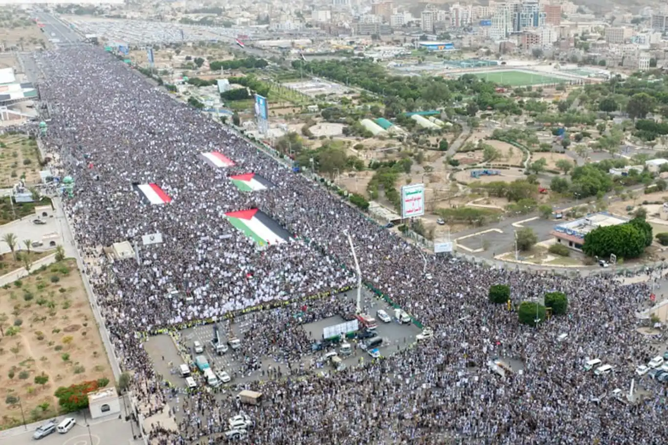 Yemen halkından Gazze için milyonluk gösteri: "Allah'ın kudretiyle ABD'yi yendik, israili de yeneceğiz" Yemen halkından Gazze için milyonluk gösteri: "Allah'ın kudretiyle ABD'yi yendik, israili de yeneceğiz"