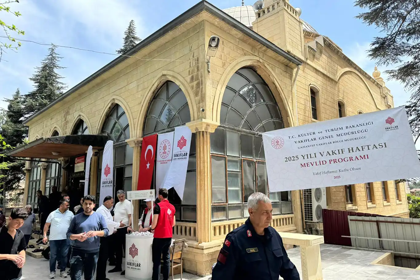 Gaziantep'te Vakıflar Haftası dolayısıyla camilerde mevlid-i şerif okutuldu Gaziantep'te Vakıflar Haftası dolayısıyla camilerde mevlid-i şerif okutuldu