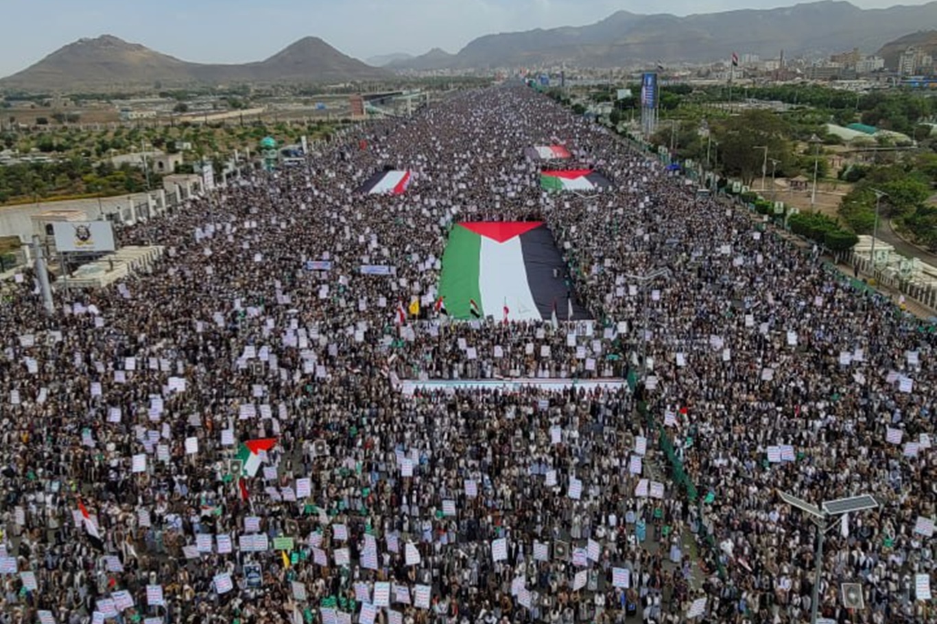 Millions in Yemen rally for Gaza: "We defeated America, we will defeat Israel" Millions in Yemen rally for Gaza: "We defeated America, we will defeat Israel"