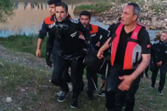 Serinlemek için Kezer Çayı'na giren çocuk hayatını kaybetti