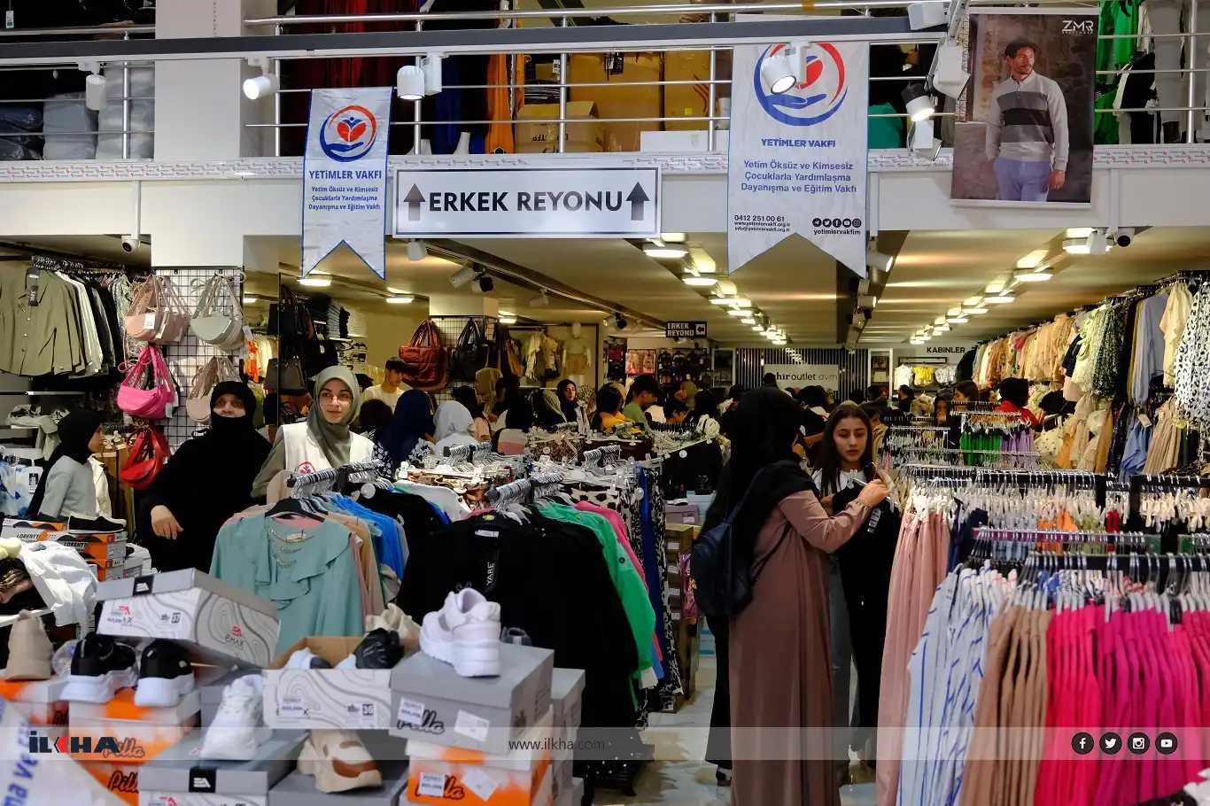 وەقفی یەتیمەکان لە وان هاوکاری جڵوبەرگی جەژنانە بە سەر سەدان منداڵ دابەش دەکات