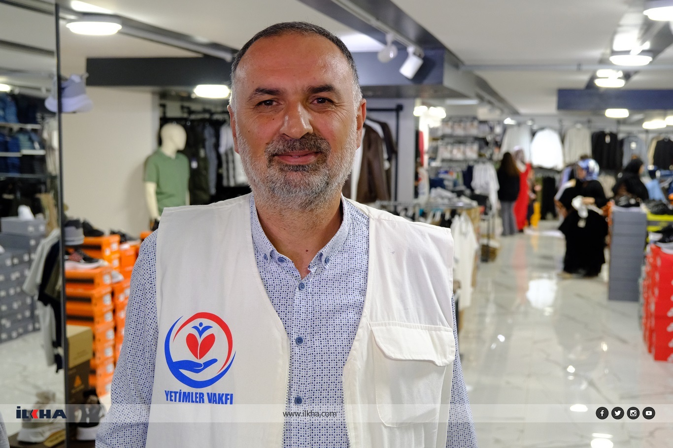 وەقفی یەتیمەکان لە وان هاوکاری جڵوبەرگی جەژنانە بە سەر سەدان منداڵ دابەش دەکات