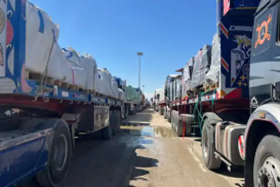 Siyonist rejim sağlık yardımı yüklü 3 bin tır'ın girişini engelliyor
