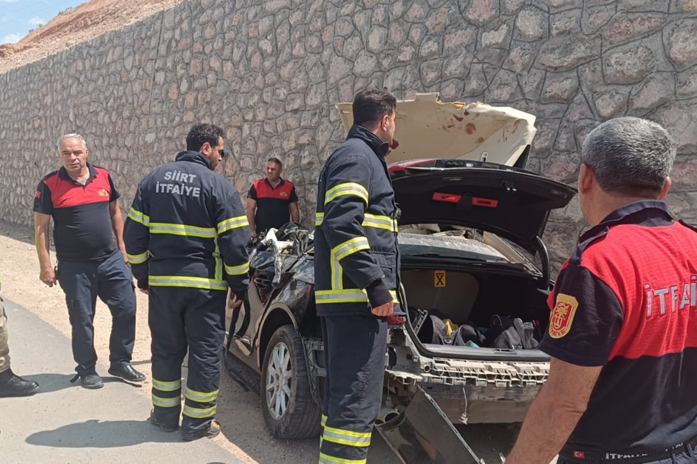 Otomobil ile kamyon çarpıştı: 1 ölü, 4 yaralı