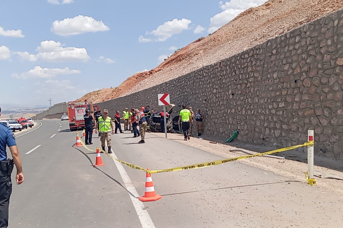 Otomobil ile kamyon çarpıştı: 1 ölü, 4 yaralı