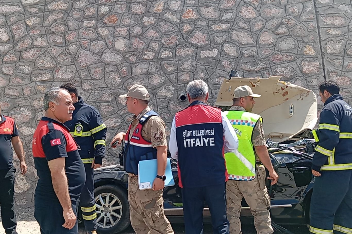 Otomobil ile kamyon çarpıştı: 1 ölü, 4 yaralı