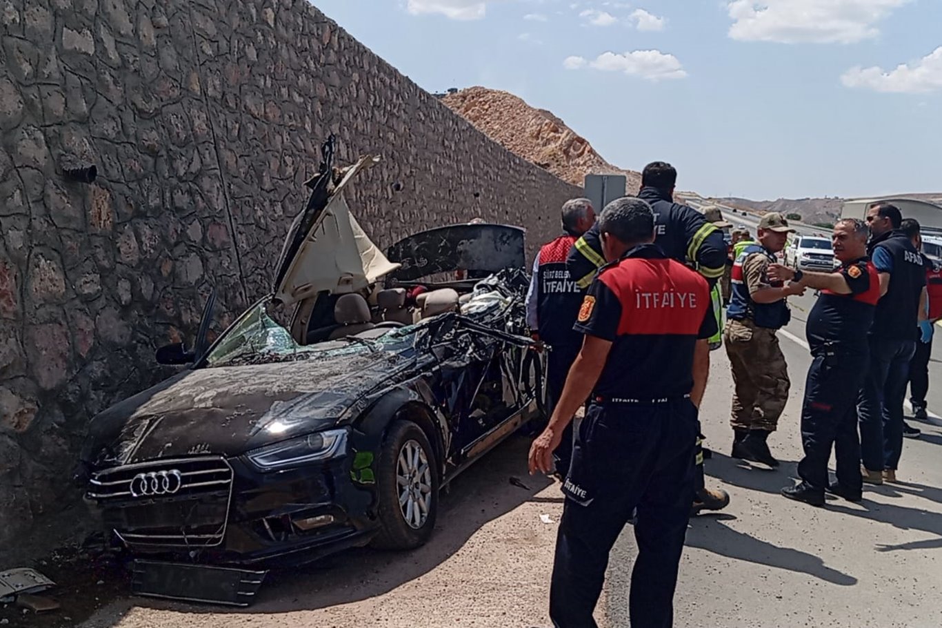 Otomobil ile kamyon çarpıştı: 1 ölü, 4 yaralı