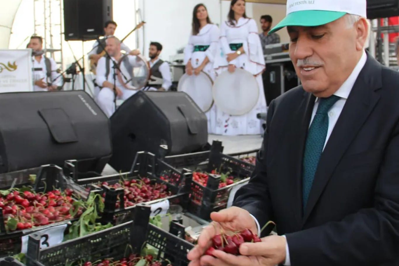 Mardin'deki Kiraz Festivali'ne STK'lardan "israf ve duyarsızlık" tepkisi