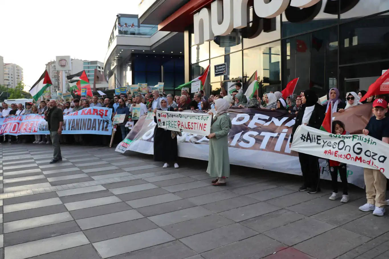 İşgalcilerin, Madleen gemisine el koyması Ankara'da protesto edildi İşgalcilerin, Madleen gemisine el koyması Ankara'da protesto edildi