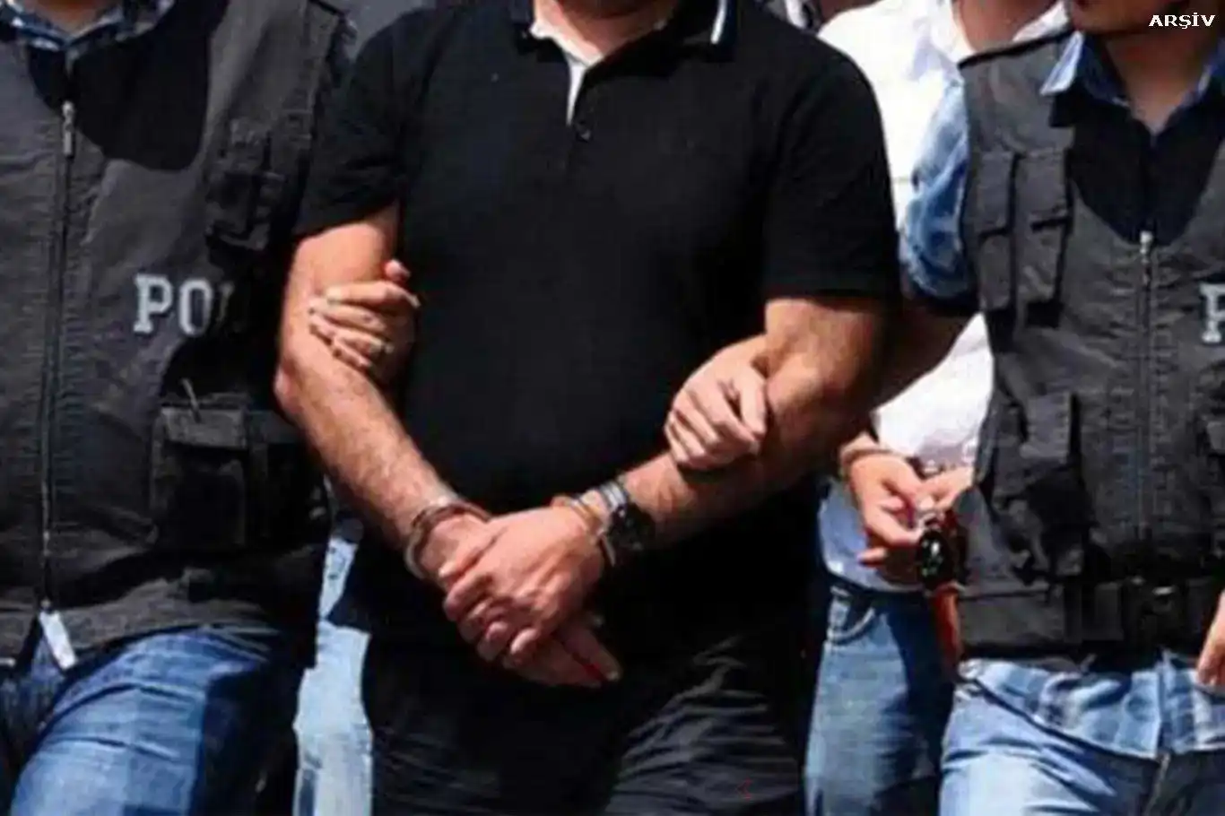 İstanbul'da DAİŞ operasyonu: Kırmızı bültenle aranan 9 şüpheli yakalandı İstanbul'da DAİŞ operasyonu: Kırmızı bültenle aranan 9 şüpheli yakalandı