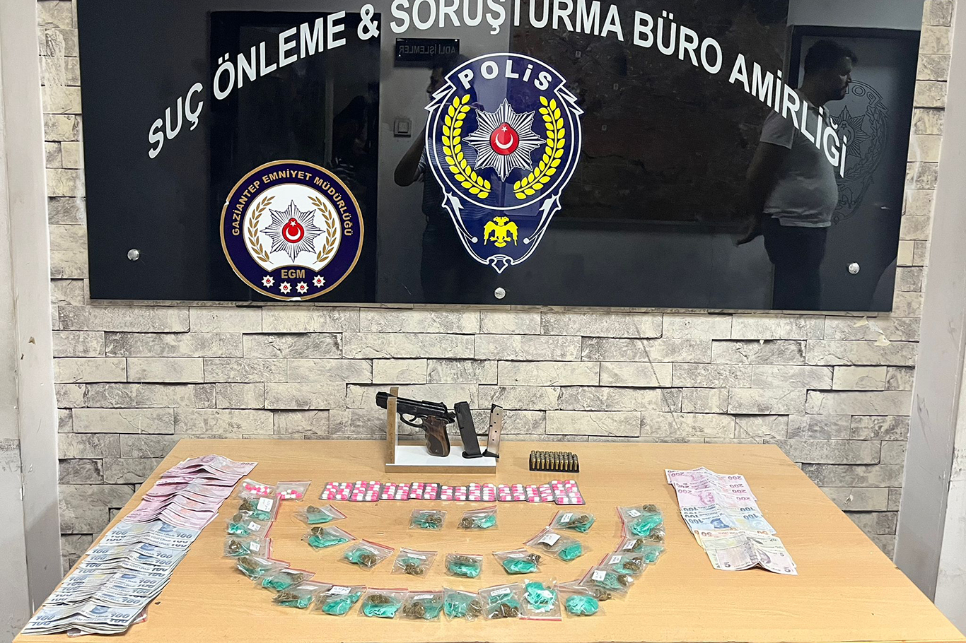 Gaziantep'te uyuşturucu operasyonu: 4 gözaltı Gaziantep'te uyuşturucu operasyonu: 4 gözaltı