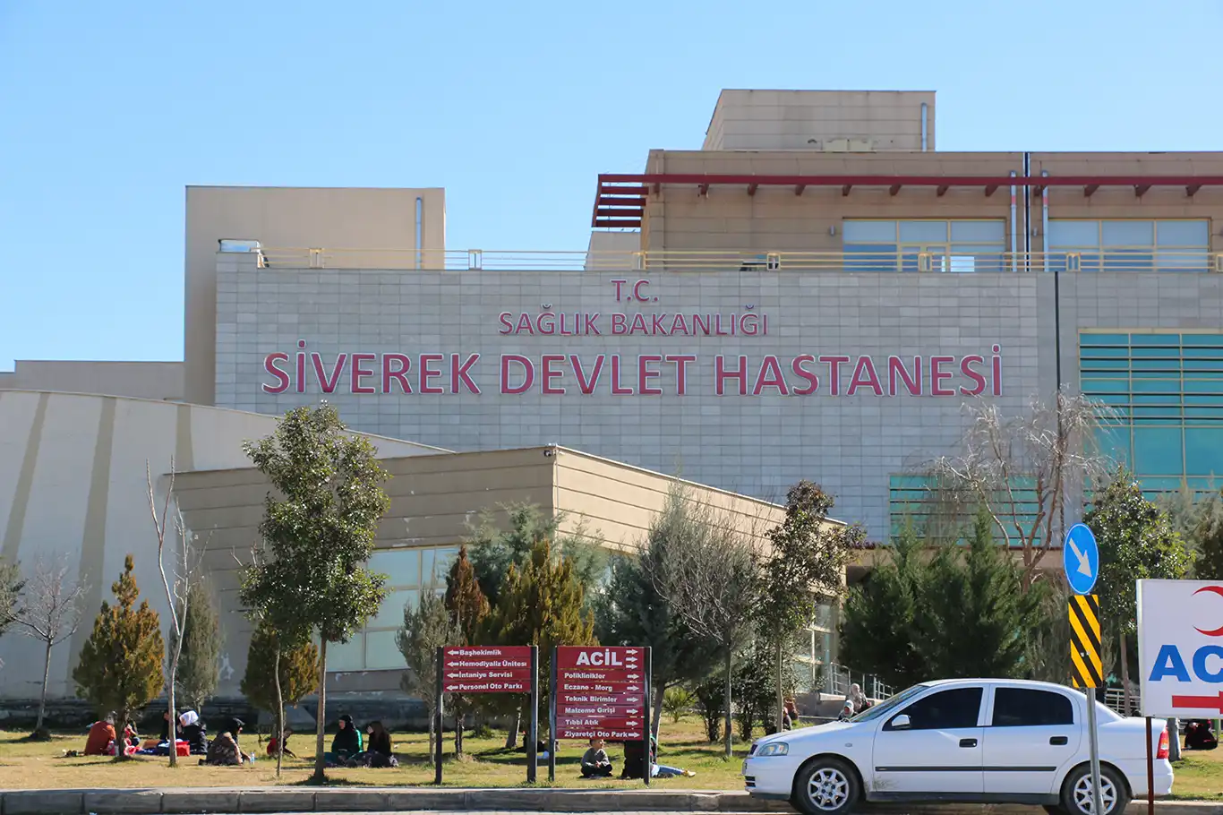 Şanlıurfa'da iki otomobil çarpıştı: 7 kişi yaralandı Şanlıurfa'da iki otomobil çarpıştı: 7 kişi yaralandı