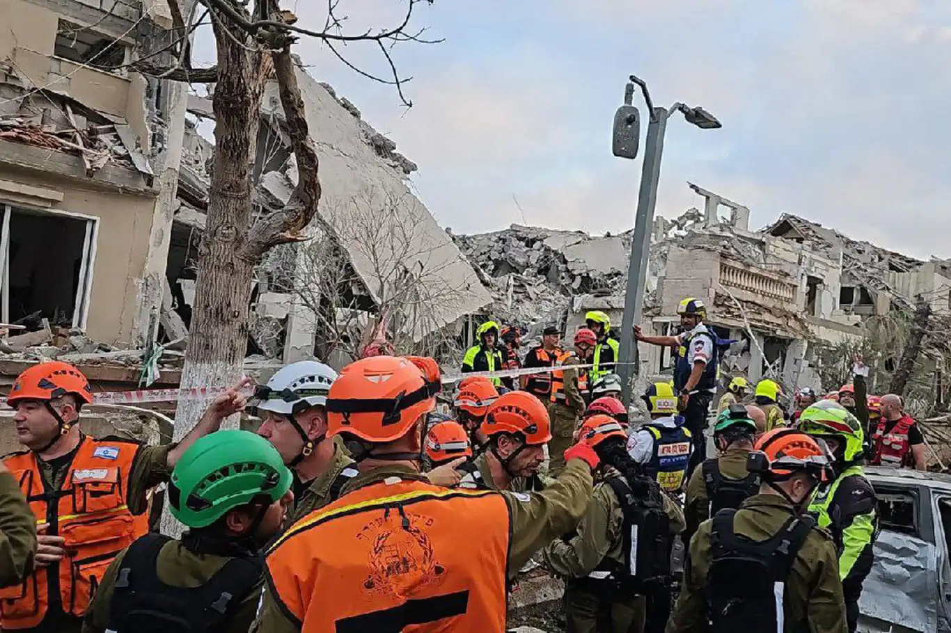 İran füzeleri siyonistlerin "Kalkan" hayallerini yıkıyor İran füzeleri siyonistlerin "Kalkan" hayallerini yıkıyor