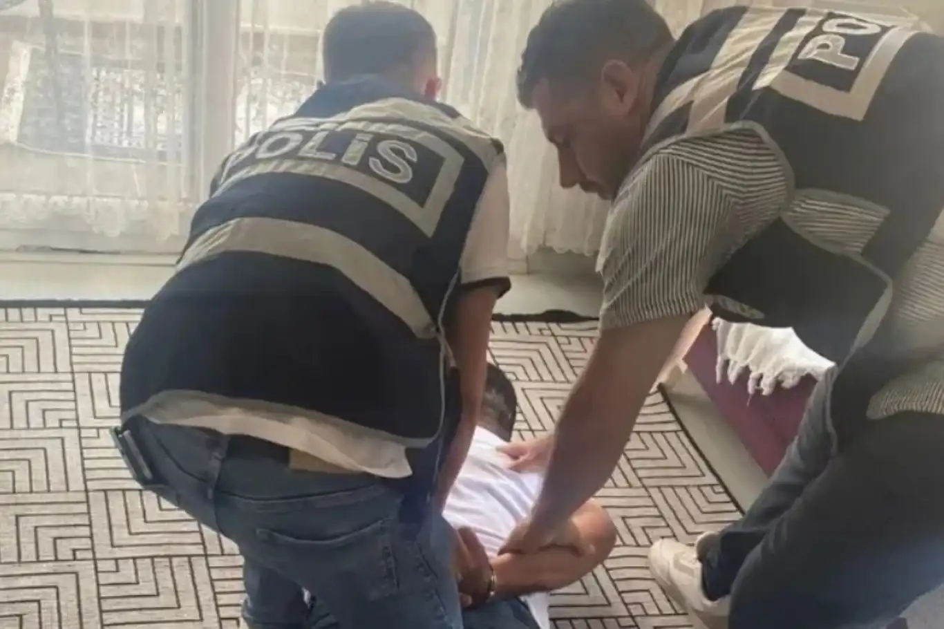 Kesinleşmiş hapis cezası bulunan şahıs yakalandı Kesinleşmiş hapis cezası bulunan şahıs yakalandı