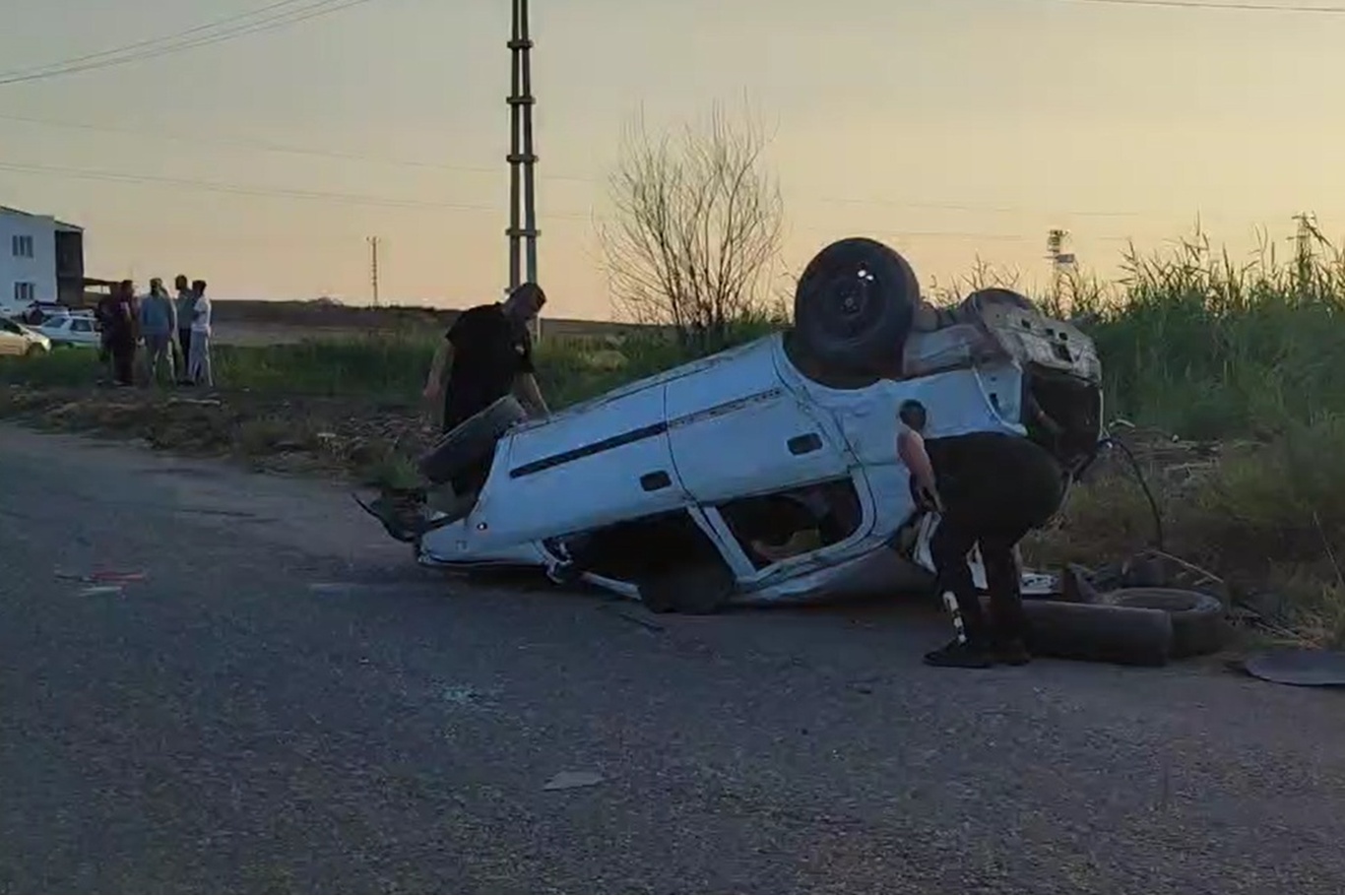 Sürücüsü ve yolcuları çocuk olan otomobil takla attı: Bir ölü 4 yaralı! Sürücüsü ve yolcuları çocuk olan otomobil takla attı: Bir ölü 4 yaralı!