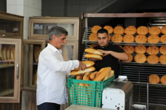 Ağrı'da fırıncılar zam talepleri kabul edilmeyince marketlere ekmek satışını durdurdu