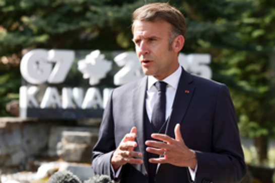 Macron: İran'da rejimi zorla değiştirmek stratejik bir hata
