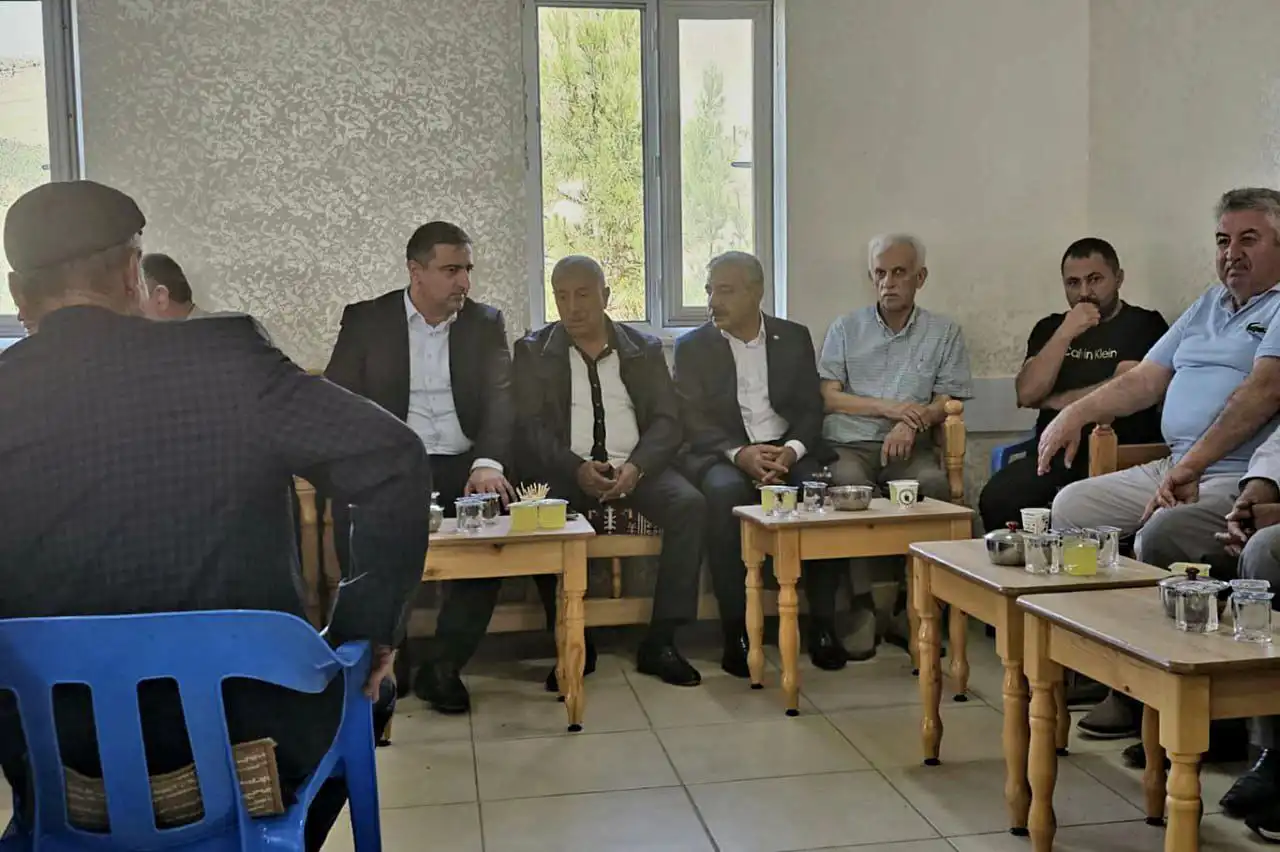 HÜDA PAR Milletvekili Ramanlı, ailelerin acısını paylaştı HÜDA PAR Milletvekili Ramanlı, ailelerin acısını paylaştı