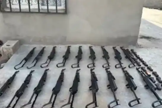 Şanlıurfa’da silah kaçakçılarına operasyon: 18 Kalaşnikof ele geçirildi