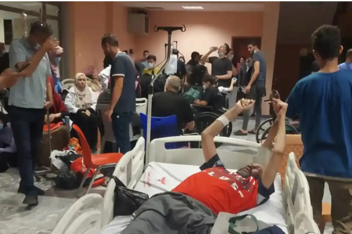 منظمة الصحة العالمية: "لم يتبقَّ في مستشفيات غزة سوى 1500 سرير لـ2 مليون شخص" منظمة الصحة العالمية: "لم يتبقَّ في مستشفيات غزة سوى 1500 سرير لـ2 مليون شخص"